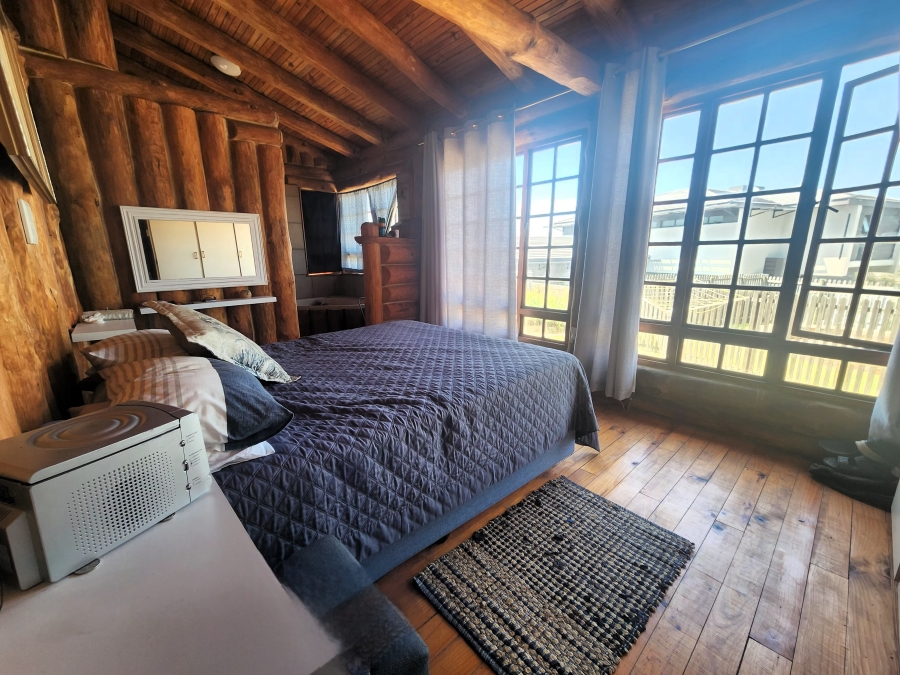 3 Bedroom Property for Sale in Boggomsbaai Western Cape